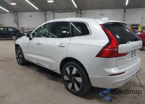 2023 Volvo Xc60 Recharge Plug-In Hybrid T8 Plus Bright Theme из США, поврежденный, VIN YV4H60DN4P1301007